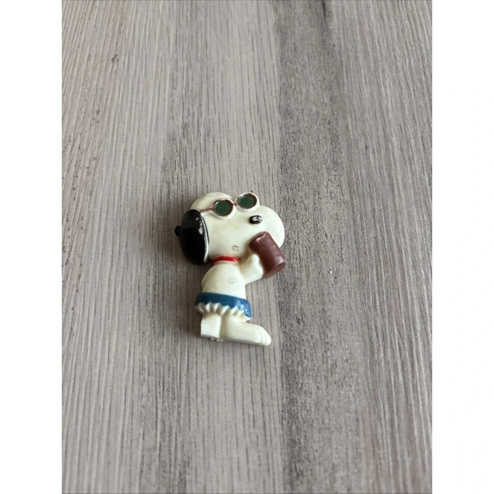 Vintage‎ Snoppy Drinking w/ Sunglasses Plastic Magnet Broken Foot 2